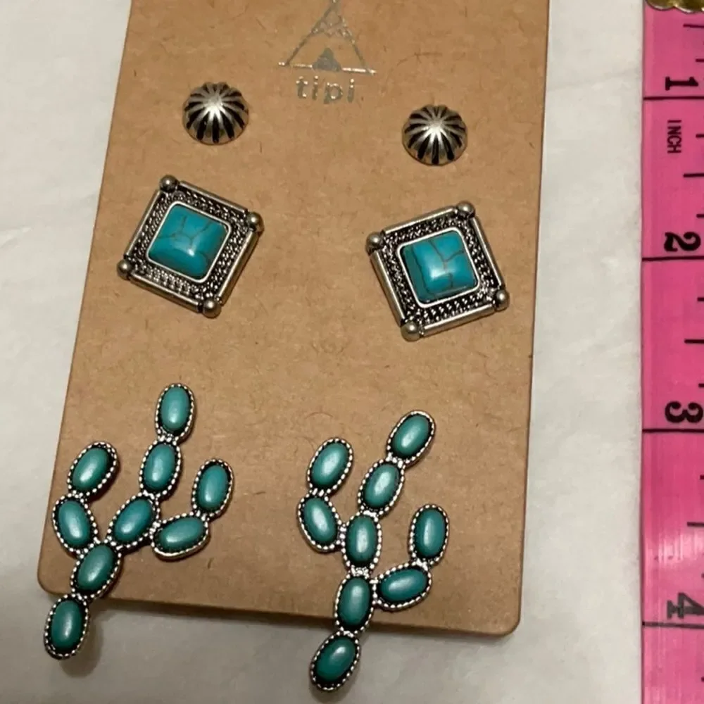 NWT western earrings set.